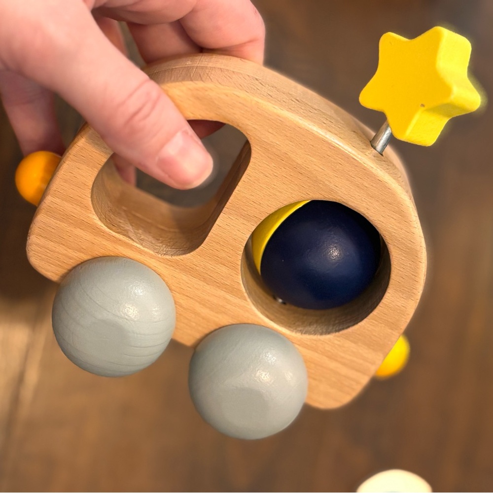KiwiCo Wooden Learn & Grow Magnetic Car Set Montessori Toy - Picture 5 of 10